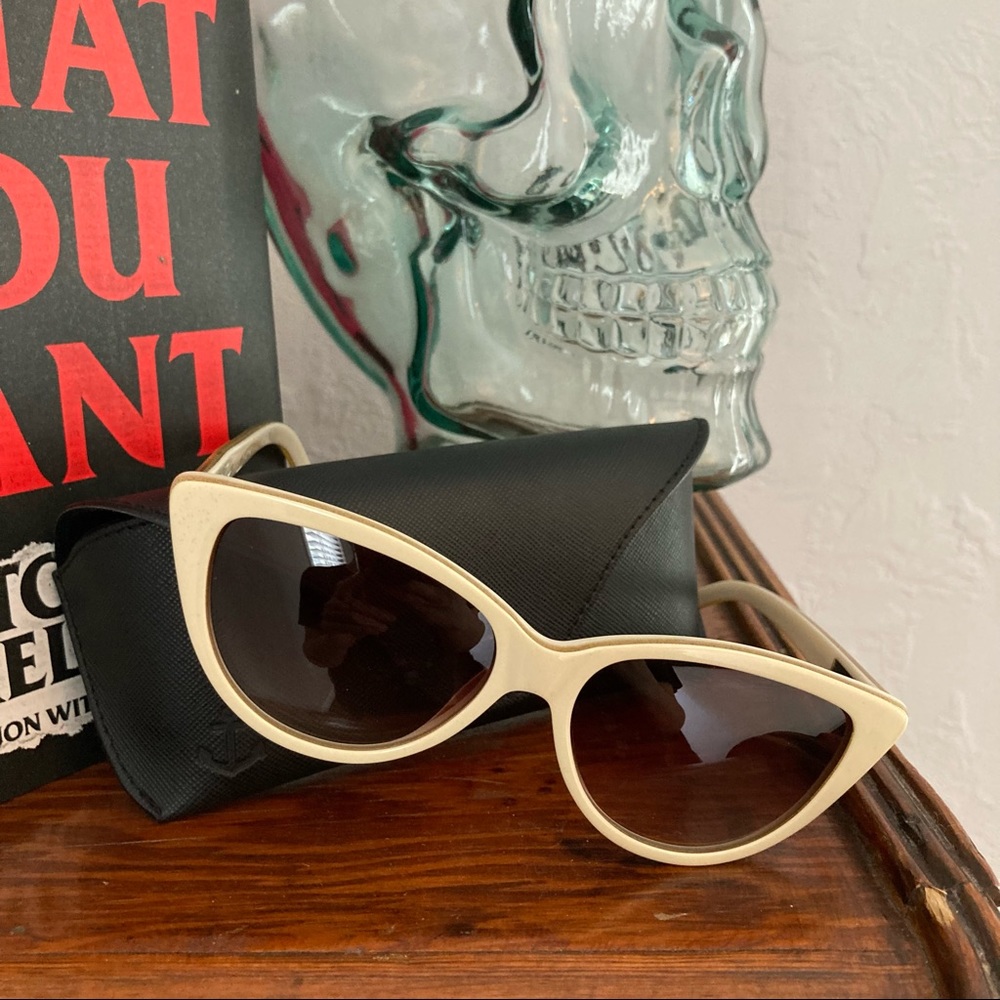 Tres Noir Handmade Sunglasses with Case